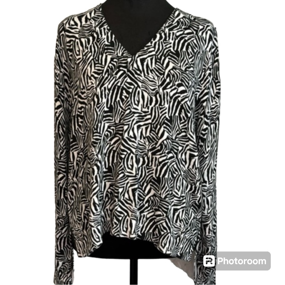 NWT Michael‎ Kors Black/White Zebra Print V-Neck Sweater in Size M